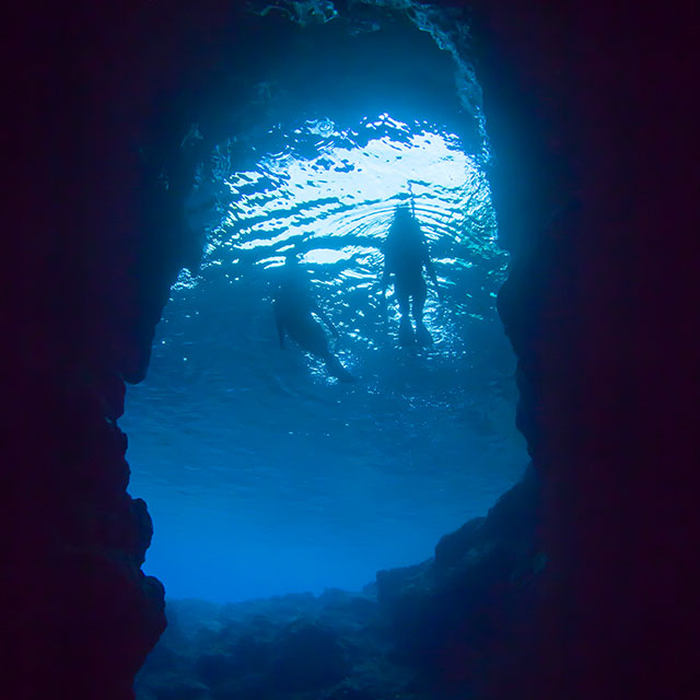 青 の 洞窟 シュノーケリング